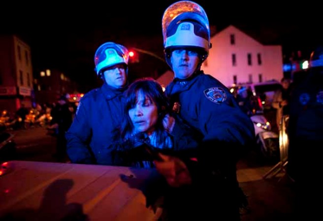 Varios manifestantes ocuparon las calles del sector de East Flatbush, Brooklyn, pidiendo justicia por la muerte del adolescente de 16 años Kimani Gray, a manos de dos policías, tras presuntamente apuntarles con un arma.