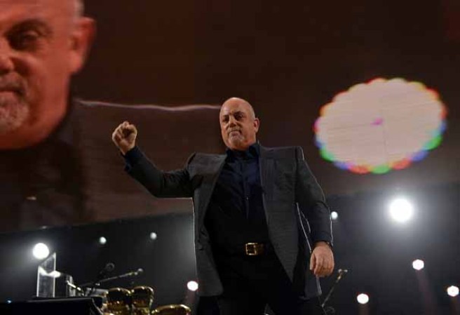 Billy Joel debuta en el concierto 12-12-12 celebrado en el Madison Square Garden para recaudar fondos para las víctimas del devastador huracán Sandy en Nueva York.