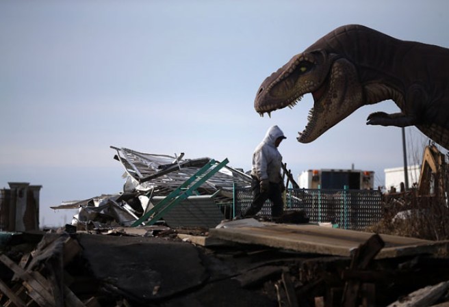 Seis meses después de que el huracán Sandy arrasara las zonas costeras de Nueva York, no ha cerrado aún las heridas físicas y emocionales, con una reconstrucción sin concluir y muchas familias que sobreviven en condiciones muy difíciles.