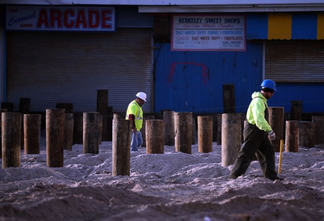 Seis meses después de que el huracán Sandy arrasara las zonas costeras de Nueva York, no ha cerrado aún las heridas físicas y emocionales, con una reconstrucción sin concluir y muchas familias que sobreviven en condiciones muy difíciles.