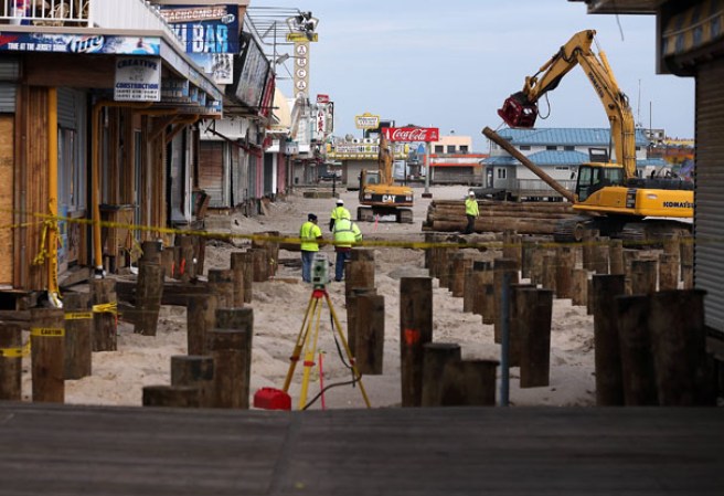Seis meses después de que el huracán Sandy arrasara las zonas costeras de Nueva York, no ha cerrado aún las heridas físicas y emocionales, con una reconstrucción sin concluir y muchas familias que sobreviven en condiciones muy difíciles.