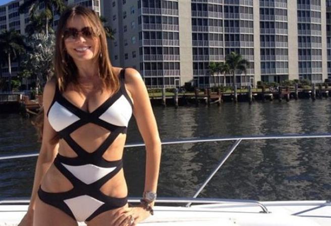 La bella actriz colombiana, Sofía Vergara, compartió esta foto de año nuevo por su cuenta de Twitter.