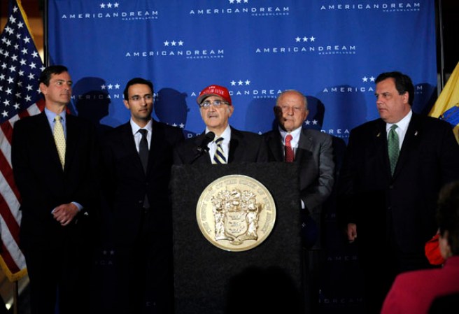 Varios funcionarios de la empresa se dieron cita al evento, incluyendo el gobernador de Nueva Jersey, Chris Christie.
