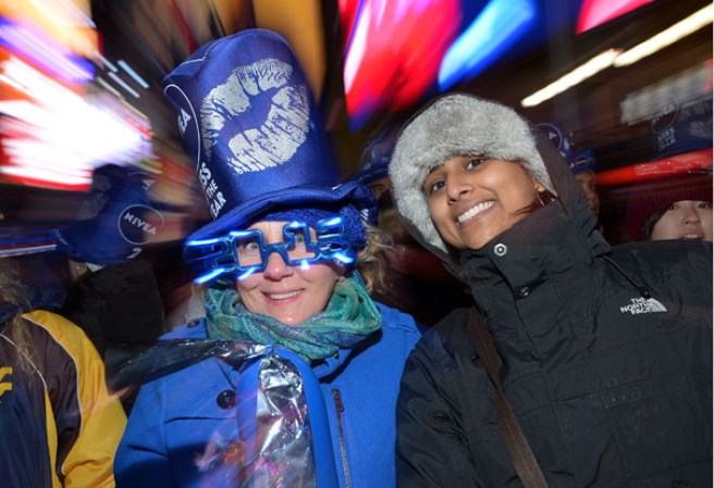Más de un millón de personas recibió a lo grande el nuevo año en la mítica plaza neoyorquina de Times Square, donde ni el frío ni las estrictas medidas de seguridad fueron un obstáculo para la alegría y el jolgorio.