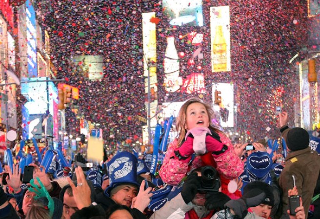 Toda una multitud dijo presente para darle la bienvenida al año 2013 en Nueva York. He aquí un recuento en fotos: