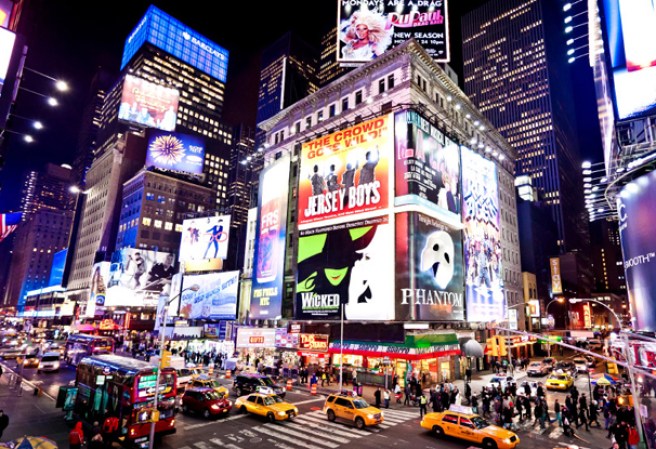 Times Square: Pasar una noche inolvidable en la deslumbrante plaza de Times Square es simbólico en la Gran Manzana.