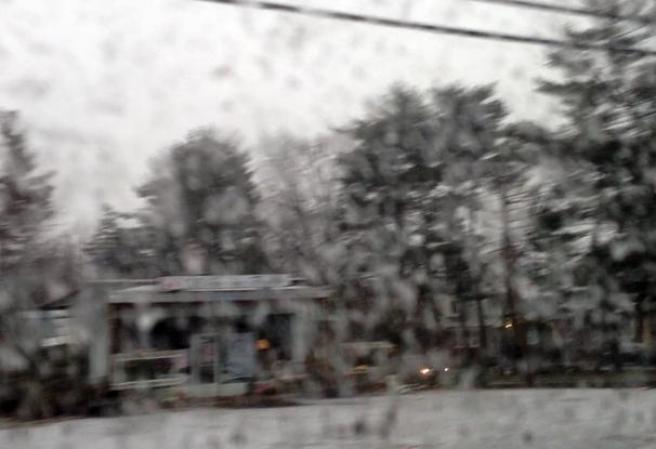 Una poderosa tormenta de nieve arriba al área tri-estatal.