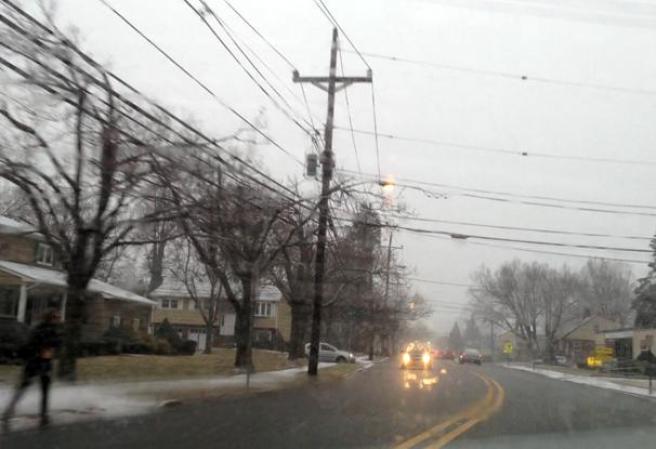 Una poderosa tormenta de nieve arriba al área tri-estatal.