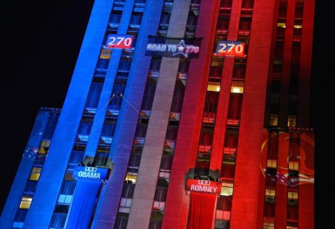 El edificio de 30 Rock se vistió de los colores patrios para recibir al nuevo presidente de EEUU.