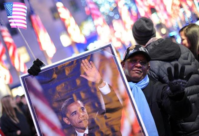 Miles de inmigrantes sacaron pancartas de sus candidatos favoritos.