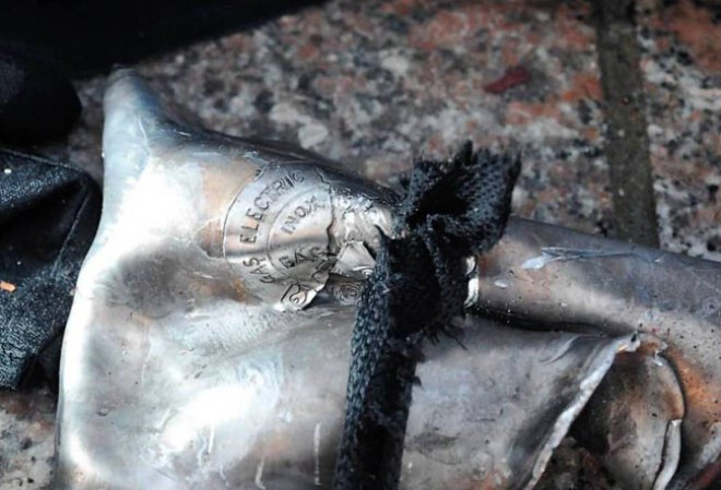 Detalle de la posible olla empleada para fabricar una bomba.