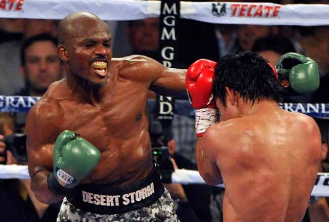 Bradley respondió con contragolpes y movimientos evasivos, pero Pacquiao persistió en su ofensiva. Bradley (31-1) tuvo dificultades durante el desarrollo de la pelea.