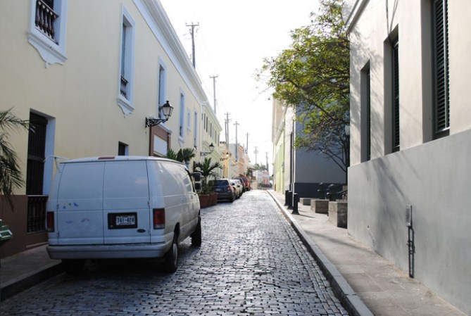 Las mini callecitas del Viejo San Juan que van en una sola dirección