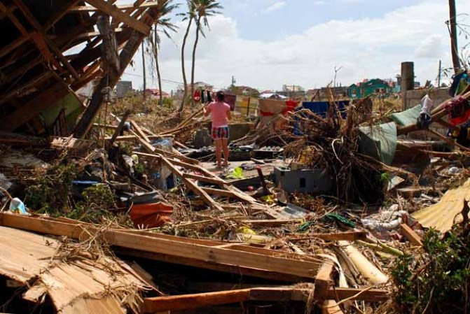 Tras la tragedia, Filipinas intenta levantarse pidiendo ayuda desesperadamente.