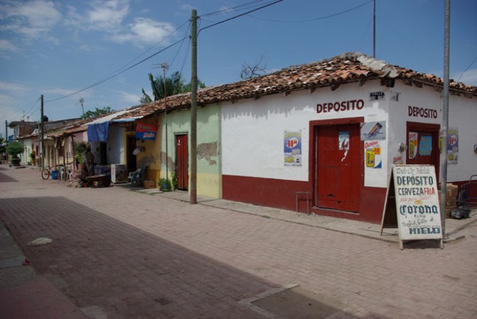 Mexcaltitán luce como sitio donde pareciera que el tiempo se detuvo; sin embargo, sus habitantes son personas hospitalarias y alegres.