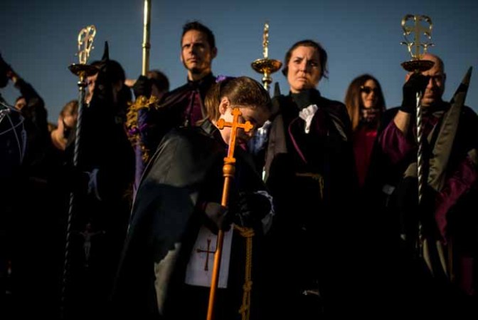 VALENCIA, SPAIN - APRIL 18: Worshipers of the 'Santisimo Cristo del Salvador' brotherhood pray around the crucifix on the beach during a holy week procession on April 18, 2014 in Valencia, Spain. Spain celebrates holy week before Easter with processions in most Spanish towns. (Photo by David Ramos/Getty Images)