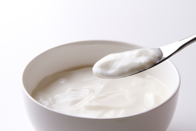 Yogurt ó lactobacilos.- bacterias buenas que te ayudan a mantener una flora intestinal saludable.