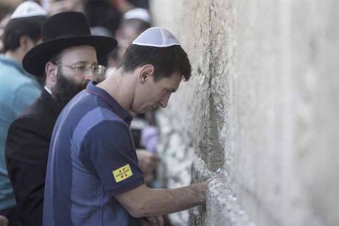 Además de reunirse con el Primer Ministro Benjamin Netanyahu, se acercaron al Muro de las lamentaciones. ¿Algún deseo?