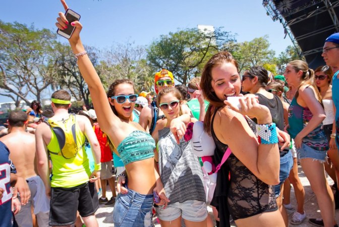 Derroche de fantasía, música y extravagancia en el Ultra Fest en Miami. Fotos tomadas el 23 y 24 de Marzo de 2013