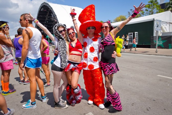 Derroche de fantasía, música y extravagancia en el Ultra Fest en Miami. Fotos tomadas el 23 y 24 de Marzo de 2013
