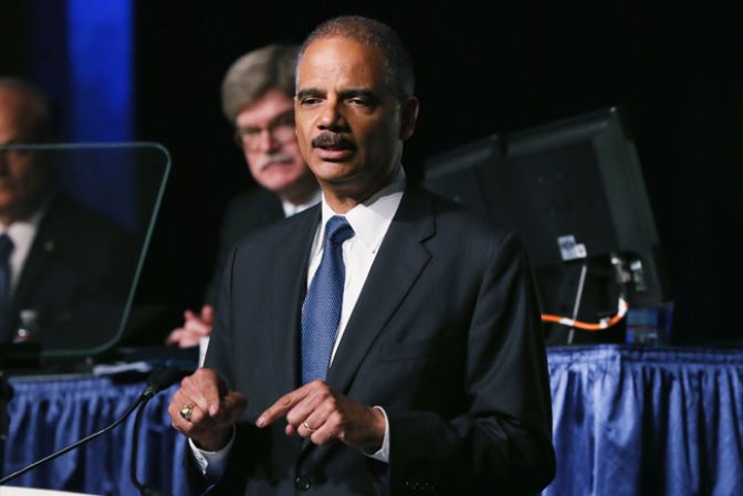 12 DE AGOSTO, 2013: Mientras arrecia el hacinamiento en las prisiones de Estados Unidos, el secretario de Justicia Eric Holder propone una reestructuración del sistema correccional nacional que suaviza las sentencias severas para determinados delitos vinculados con las drogas.
