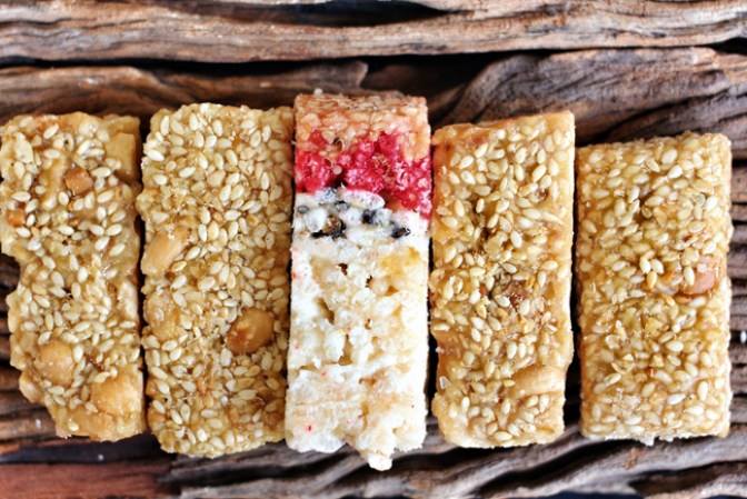 Barritas energéticas. Muchas de estas barritas contienen más cantidades de grasa y azúcar que una chocolatina normal. Lo mismo ocurre con las de cereales, que pueden llegar a tener más de 350 calorías. ¡Compruébalo!