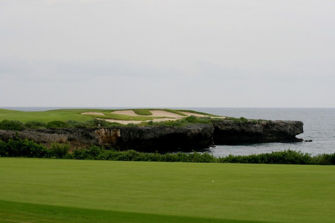 En Punta Cana también hay un lugar especial para los amantes del golf: La Cana Golf Course, con una espectacular vista al mar.
