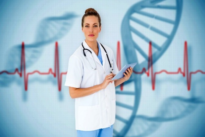 4. Es una cuestión de genes. Ciertamente hay un gen que influye y favorece su aparición. Eso es perceptible en algunas familias: la abuela tenía, la mamá tenía y ¡obvio! la hija, o sea tú, podrías desarrollarla. Pero si no eres de las afortunadas que tienen una familia con piel de durazno, antes de culpar a la genética piensa que hay otros factores, como la dieta, el ejercicio y mantener un peso saludable, que influyen mucho más.
