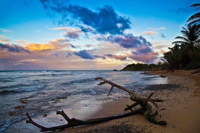 6. Isla de Vieques. Forma parte del archipiélago de Puerto Rico, en el conjunto conocido como Islas Vírgenes Españolas. La zona urbana y capital de la isla de Vieques es Isabel II, en el norte, frente al antiguo Puerto de Mulas.