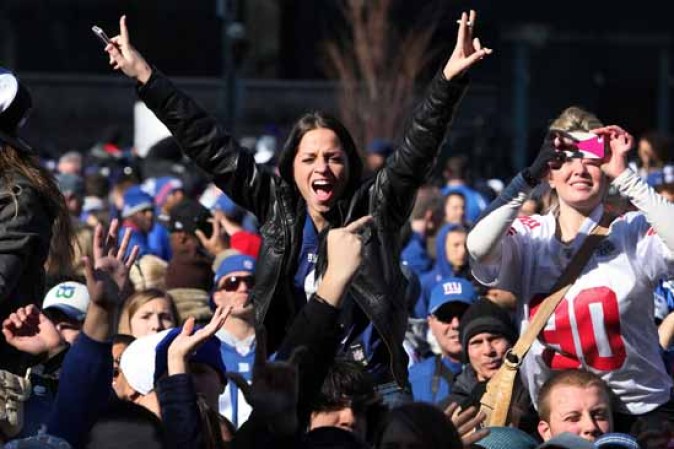 Una joven grita hasta más no poder de la emoción durante el desfile de los Giants en Nueva York.