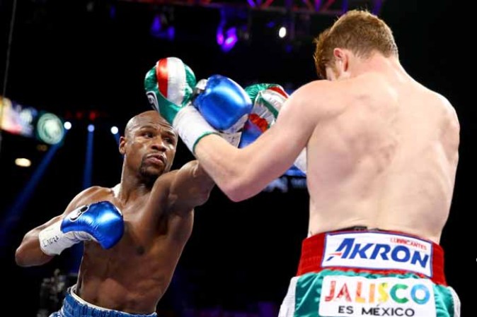 Floyd Mayweather ganó a Saúl y sigue siendo el único boxeador invicto.