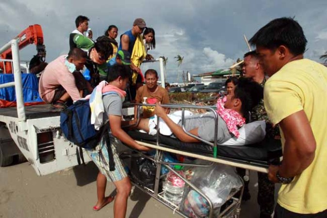 Tras la tragedia, Filipinas intenta levantarse pidiendo ayuda desesperadamente.