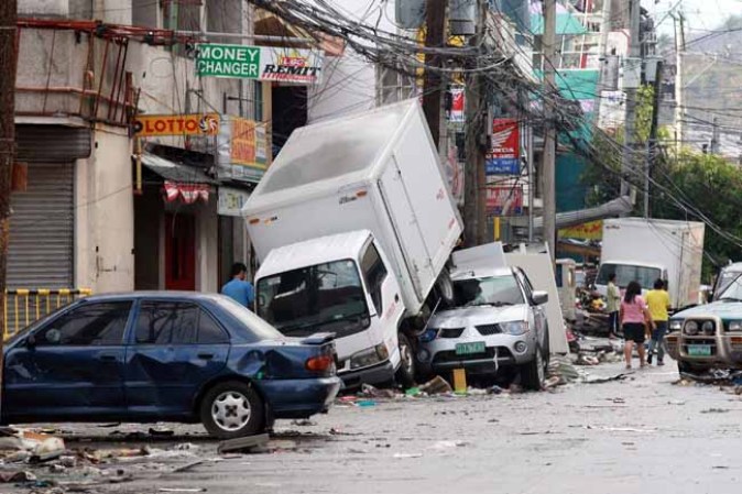 Tras la tragedia, Filipinas intenta levantarse pidiendo ayuda desesperadamente.