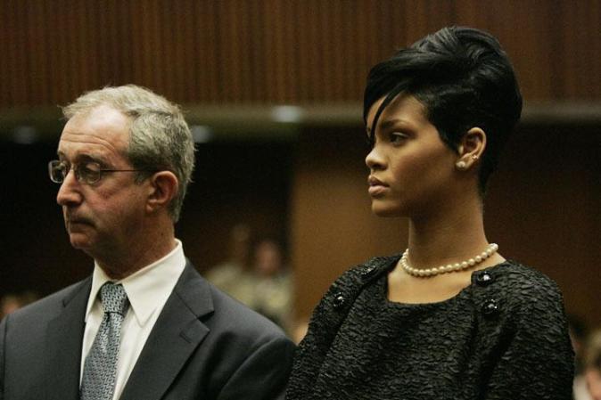 La relación entre Brown y Rihanna se rompe definitivamente mientras ella debe acudir a la corte a testificar.