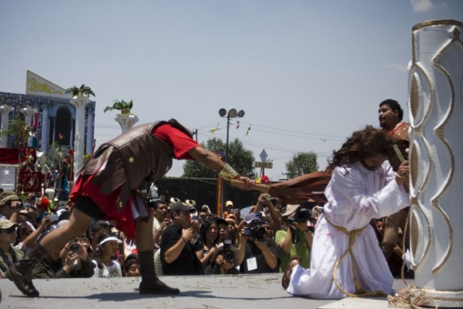 Representación del Vía Crucis en Iztapalapa, México. Es una tradición desde hace más de 160 años. A esta representación asisten unos dos millones de personas.