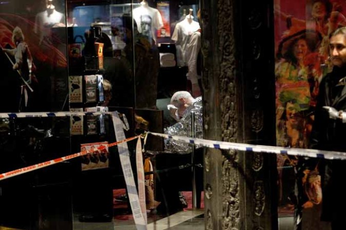 Policía y bomberos se desplazaron al lugar del suceso para investigar qué provocó el derrumbe.