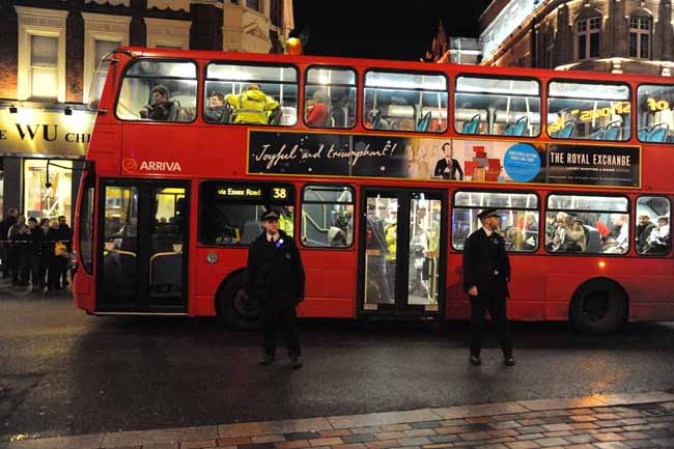 Pesadilla en Londres por el derrumbe del techo de un teatro.