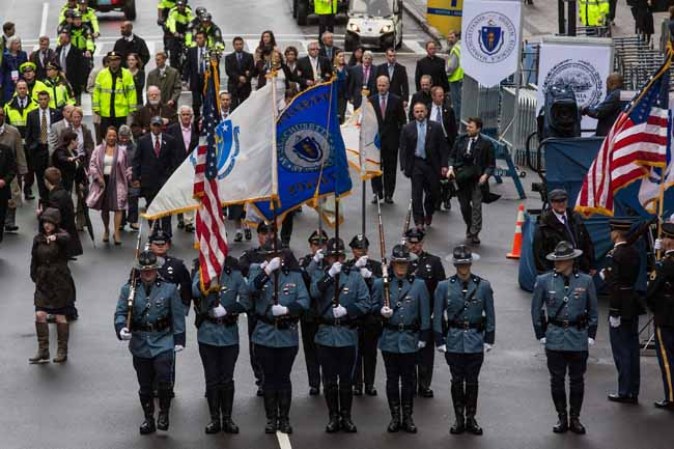 Boston se viste de luto un año después de los atentados en la maratón.