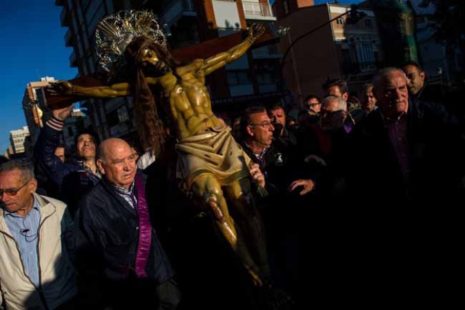Las procesiones se echan a las calles para recordar la crucifixión de Jesús.
