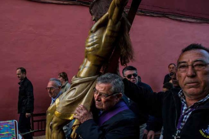 Las procesiones se echan a las calles para recordar la crucifixión de Jesús.