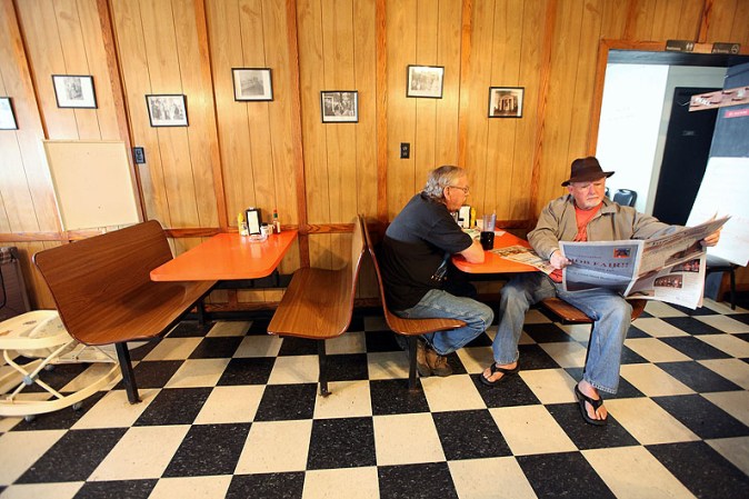 Otro de los negocios locales, una cafetería en Booneville, llamada así porque el legendario cazador y explorador Daniel Boone pasó allí la noche a comienzos del siglo XIX.