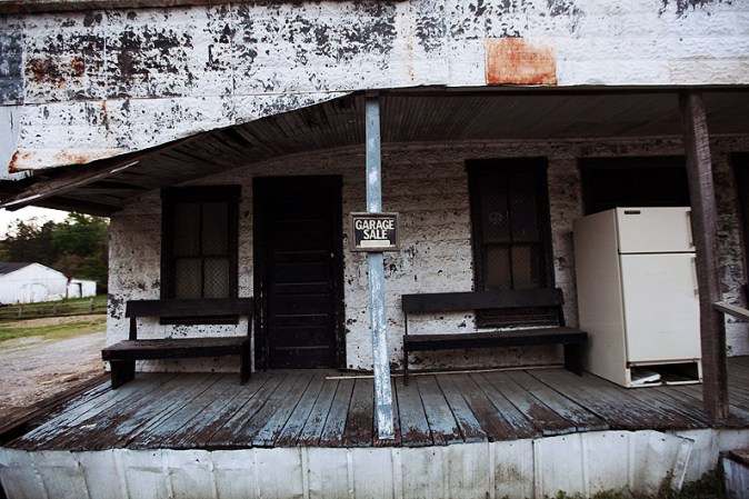En 1965 el presidente Lyndon Johnson estableció la Comisión Regional de la Appalachia, dedicada a mejorar las condiciones económicas de sus habitantes, y a pesar de los avances todavía la escasez es muy común en sus pueblos y comarcas.