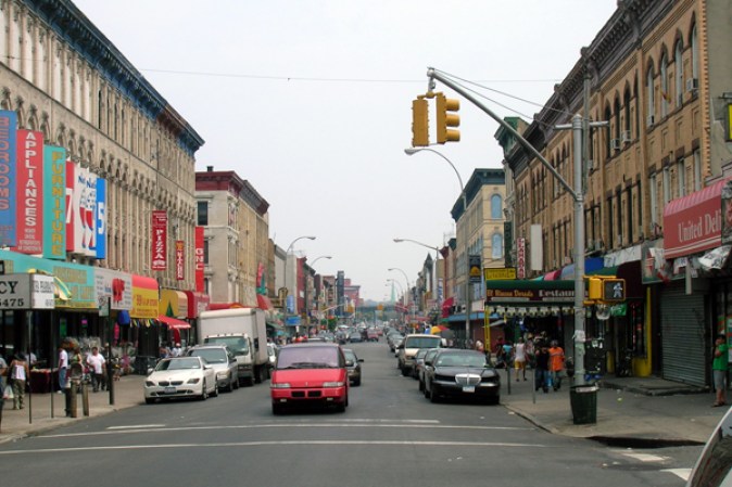 Bushwick es parte del Brooklyn Community Board 4 y está servido por el 83º distrito policial del Departamento de Policía de Nueva York.