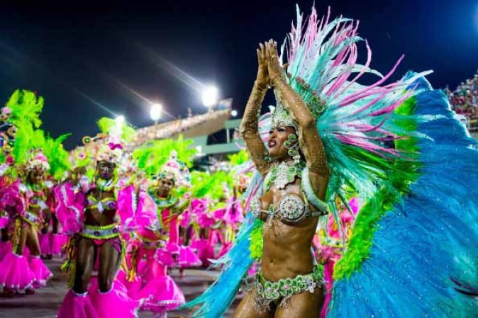 Desde África resonó la batucada que se expande en la tierra carioca con el carnaval de Rio de Janeiro el mayor espectáculo al aire libre del mundo.