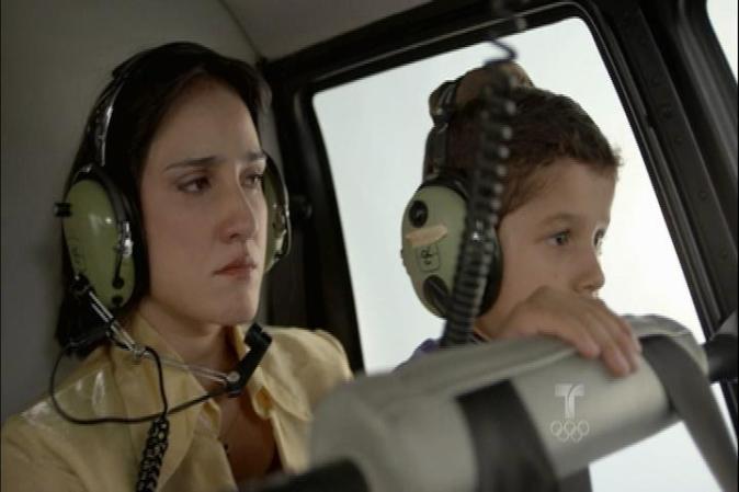 Pablo no se imagina que quién viene en ese helicóptero es su esposa, la "Pato".