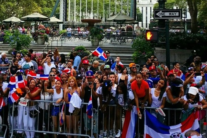 Cientos de miles de personas tomaron las calles de Nueva York para festejar el Gran Desfile Nacional Dominicano, una cita ya clásica y que cada año llena la Sexta avenida de música y colorido.