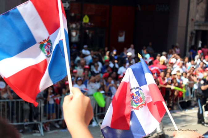 Llenos de alegría y a ritmo de tambor, güira y guitarra, los dominicanos hicieron tronar a la Gran Manzana en su desfile de Manhattan 2013.