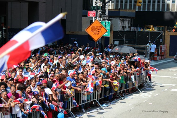 Llenos de alegría y a ritmo de tambor, güira y guitarra, los dominicanos hicieron tronar a la Gran Manzana en su desfile de Manhattan 2013.