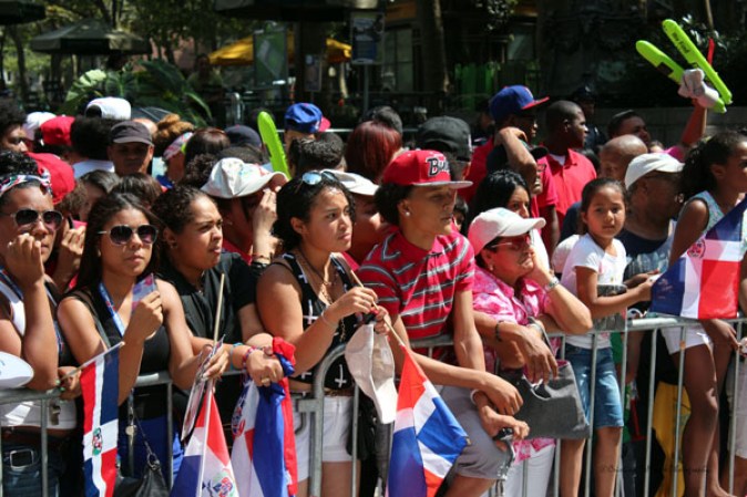 Llenos de alegría y a ritmo de tambor, güira y guitarra, los dominicanos hicieron tronar a la Gran Manzana en su desfile de Manhattan 2013.