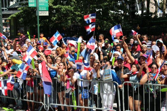 Llenos de alegría y a ritmo de tambor, güira y guitarra, los dominicanos hicieron tronar a la Gran Manzana en su desfile de Manhattan 2013.